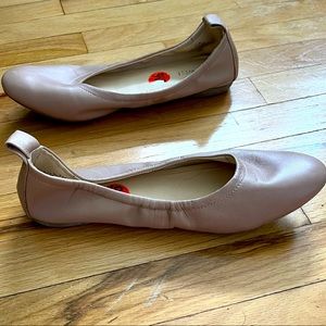 Beige tan size 9.5 Nine West flats